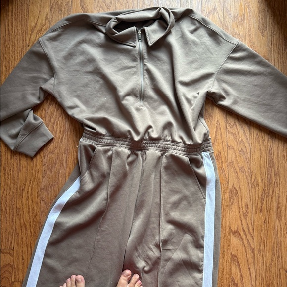 Abercrombie & Fitch Tan Jumpsuit Size XL - Picture 9 of 9
